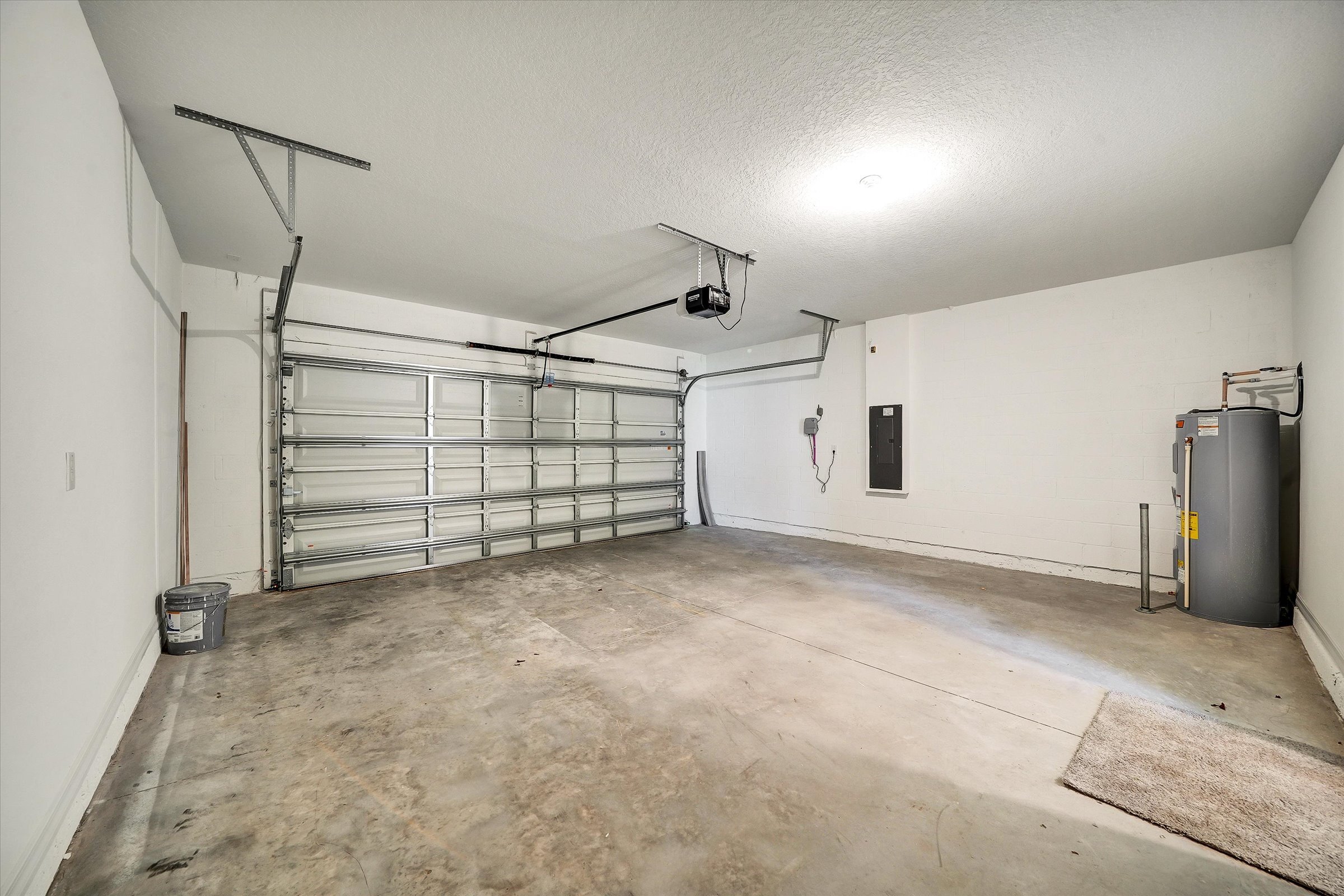 10520_Farm_Hill_Interior_Garage