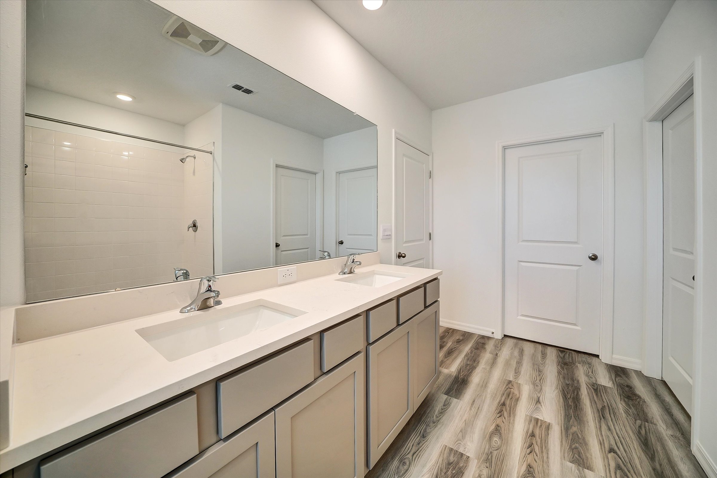 10520_Farm_Hill_Interior_Master_Bathroom_3