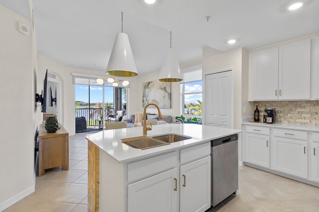 5583_Double_Eagle_4128_Interior_KItchen_1