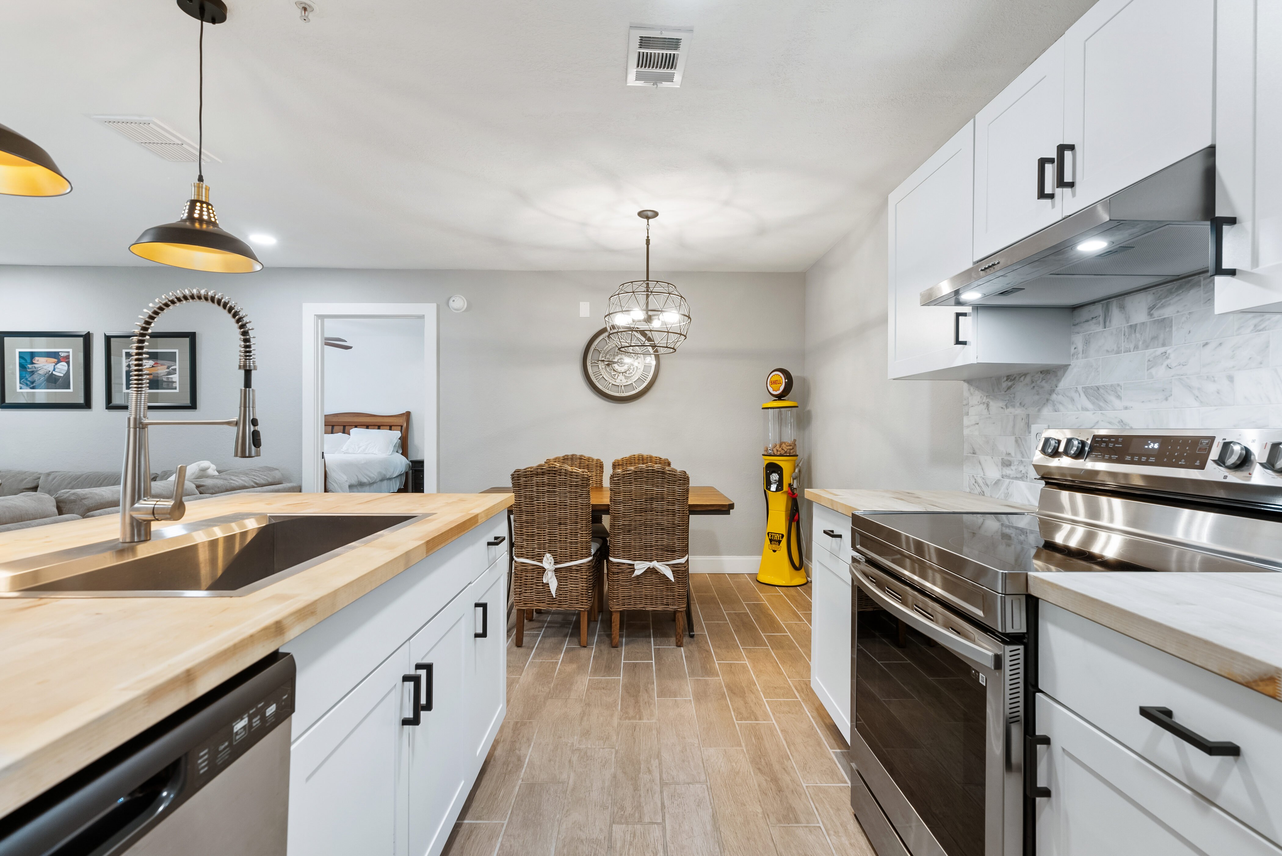 7424_Vista_Way_104_Kitchen_3