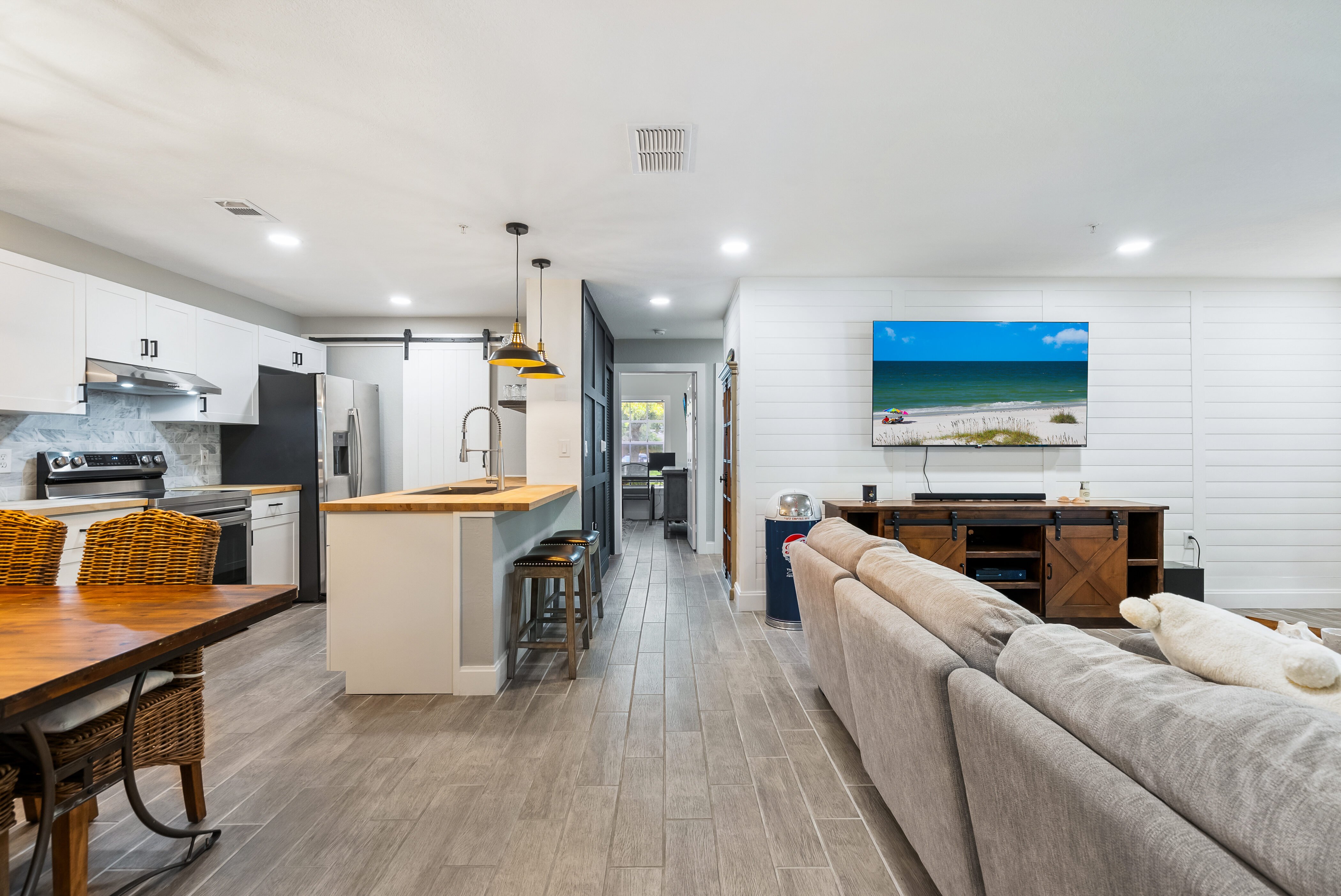 7424_Vista_Way_104_Living_5