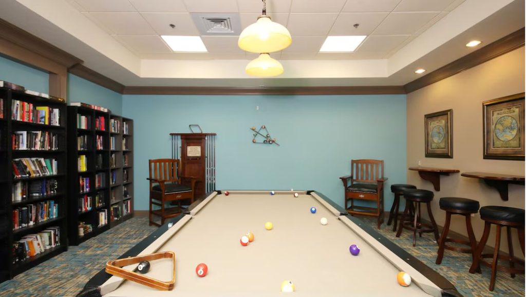 river-strand-amenities-billiards-room