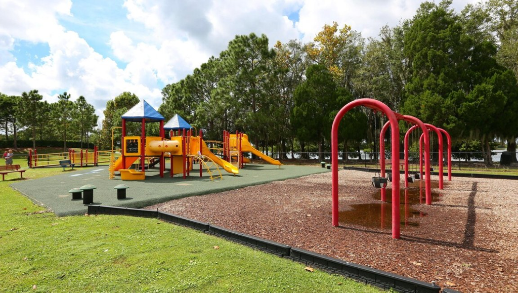 river-strand-amenities-playground